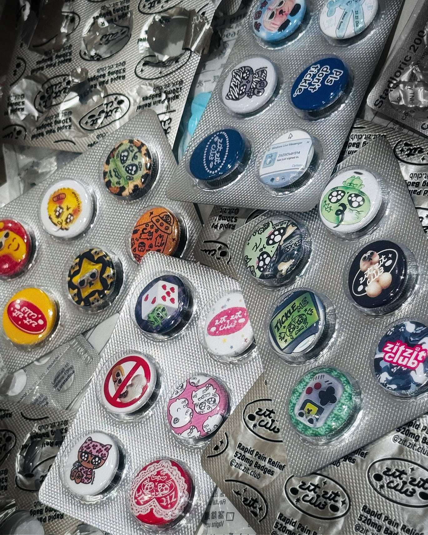 💊mini pill pin💊 (🩷pink🩷set of 6)
